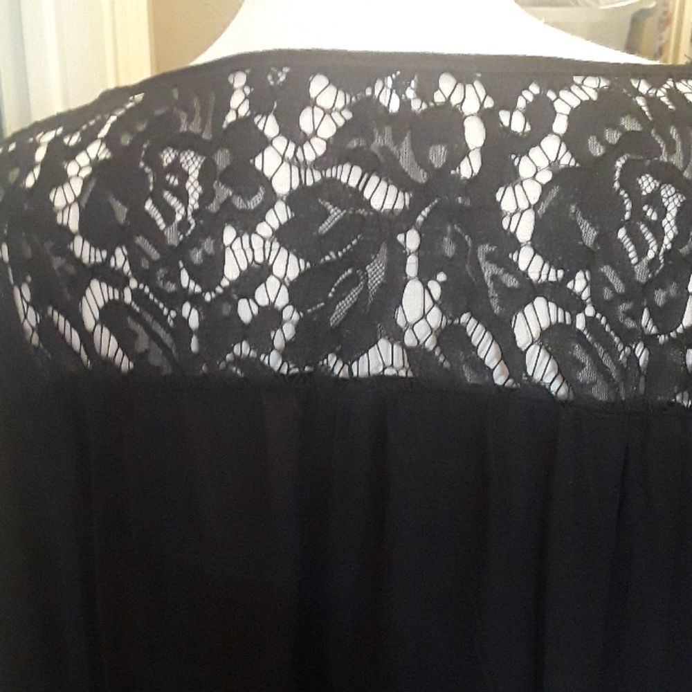 Soft & Feminine Black Lacey V-Neck Top Size Medium - Picture 2 of 8